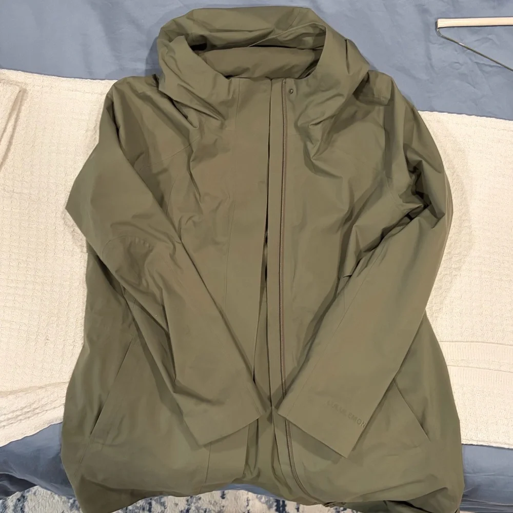 Lululemon Women’s Rain Rebel Jacket Size 12 - Picture 2 of 8